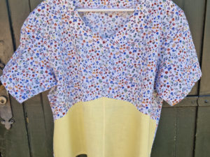 T-shirt med blomster
