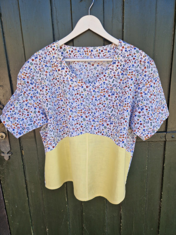 T-shirt med blomster